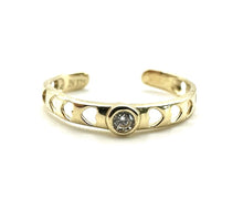 Load image into Gallery viewer, 9ct Gold Toe Ring Toe Ring 9ct Yellow Gold Solid Gold Easy Fit Crystal Heart