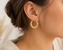Load image into Gallery viewer, Creole Hoop Earrings 9ct Yellow Gold Diamond Pattern 17mm Real Gold
