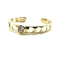 Load image into Gallery viewer, 9ct Gold Toe Ring Toe Ring 9ct Yellow Gold Solid Gold Easy Fit Crystal Heart
